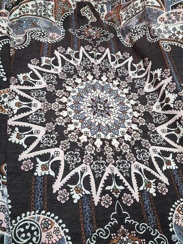 روی فرشی بخملی