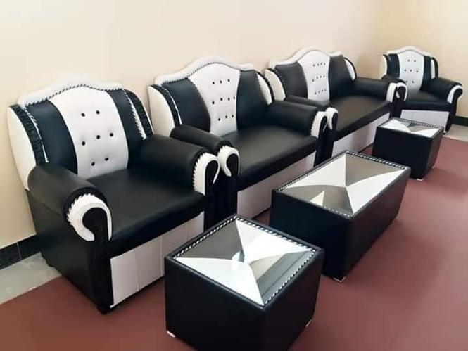 یک سیت کوچ ۷ نفره همراه سه میز