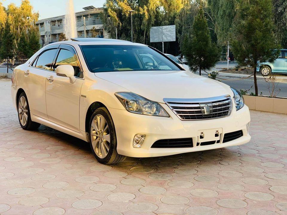 Toyota-Crown-Hybrid