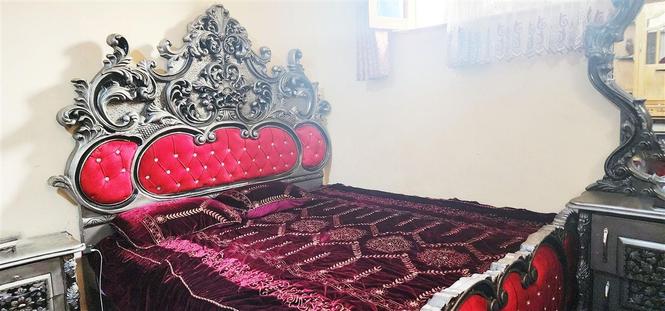 تخت، میزآرایش و میزکوچک