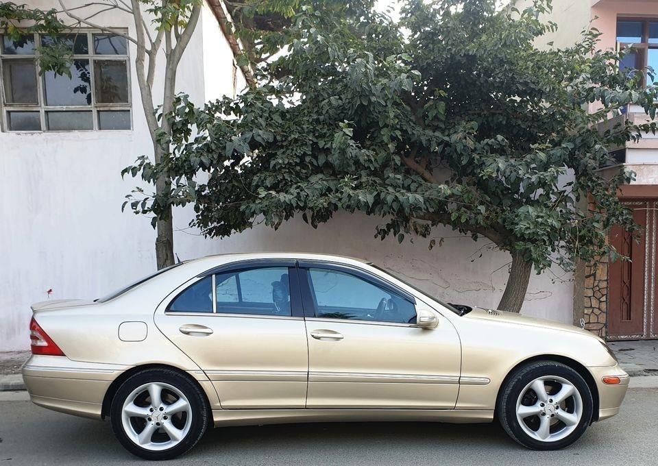 Mercedes-Benz-C-Class-320