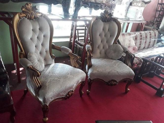 دو دانه چوکی شاه عروس انتیک چوب شیشم مبلغ 35000 شماره تماس
