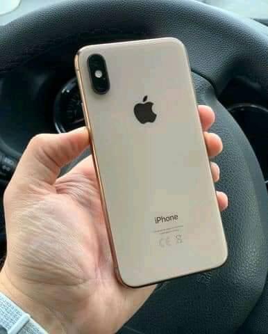 Iphone XS دارای اپل ایدی میباشد یعنی قفل است خیلی جدید خری