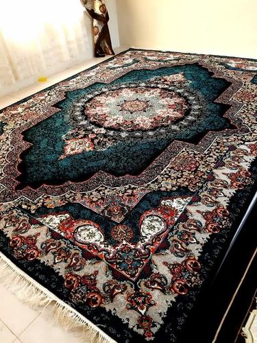 فروش یک جوره قالین ۷۰۰شانه جنس اصلی کاملا نونو اندازه ۱۲متره