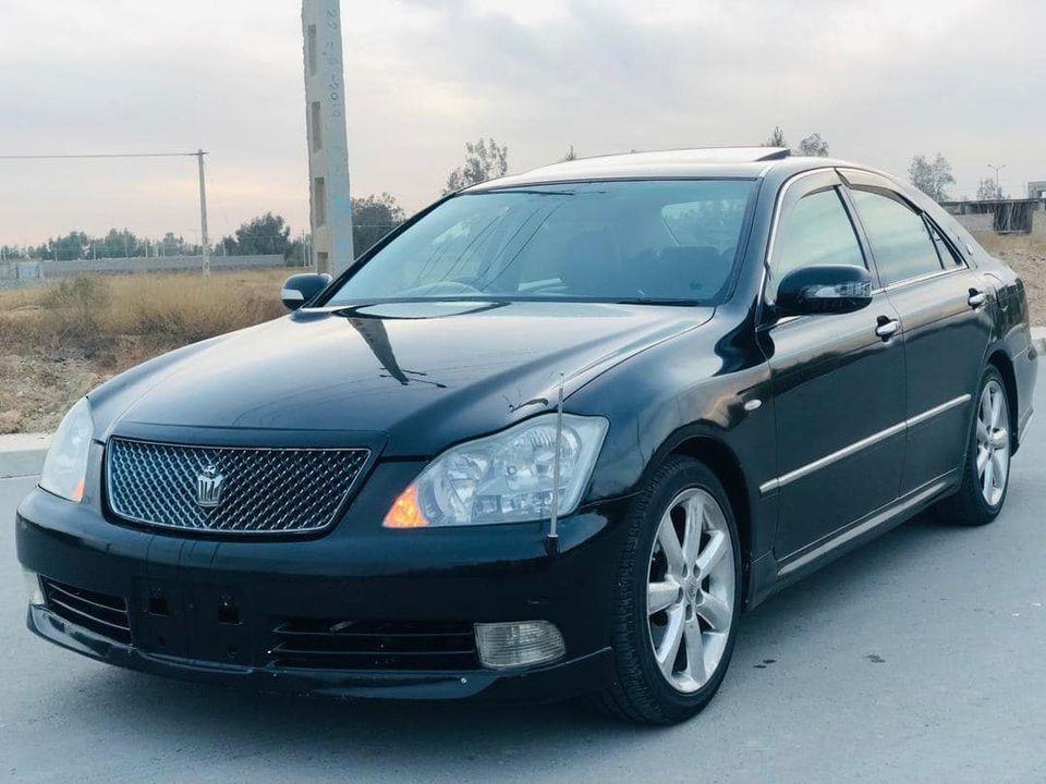 Toyota-Crown-Atlete