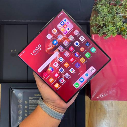 HUAWEI Mate X2, Huawei’s flagship foldable from 2021. foldin
