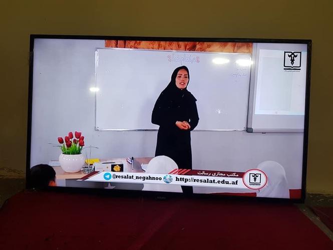 تلویزیون ۴۰ انچ فلپس جنس اول لیلامی تمیز در حد نو