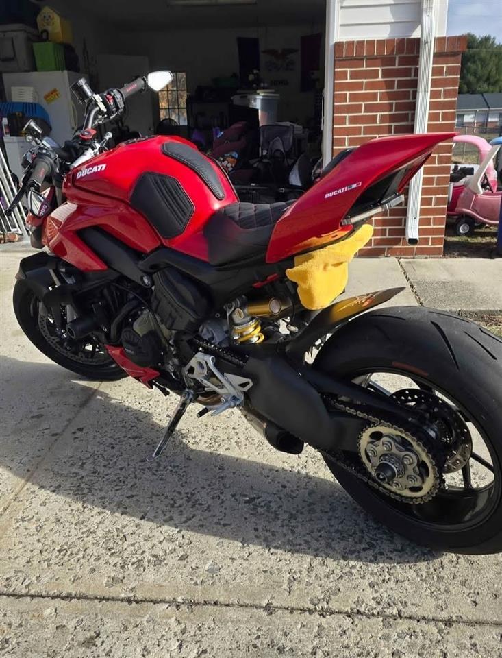 2021-Ducati-Streetfighter-V4