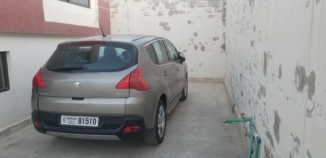 نوم:peugeotماډل 2011رنګ نقرییڅلورسلندره پطرول اتومات0706