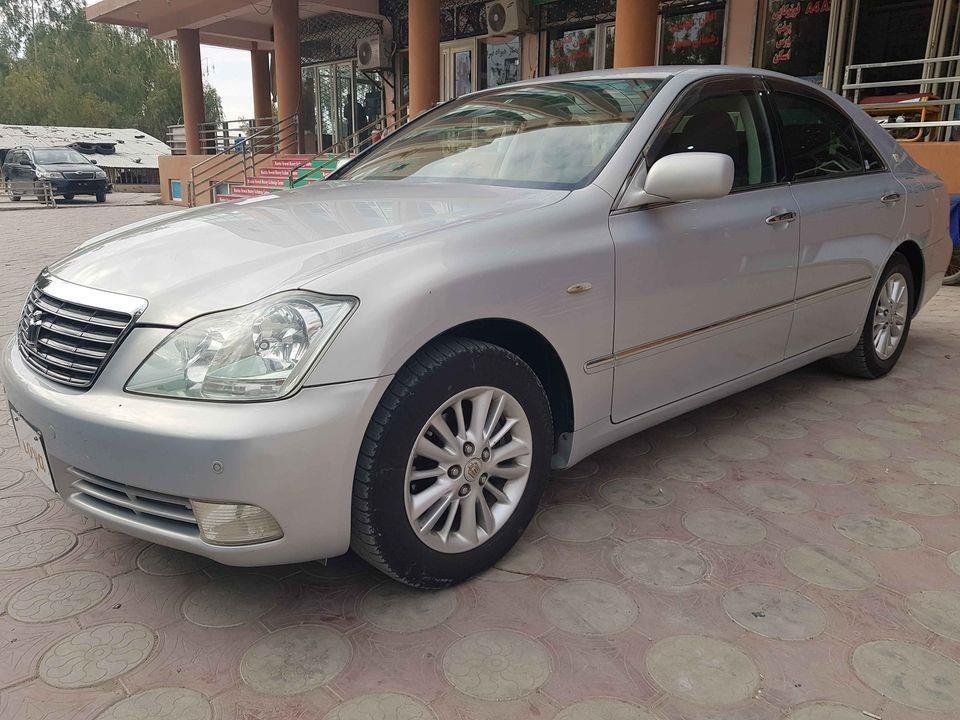 Totyota-Crown-Royal-Saloon