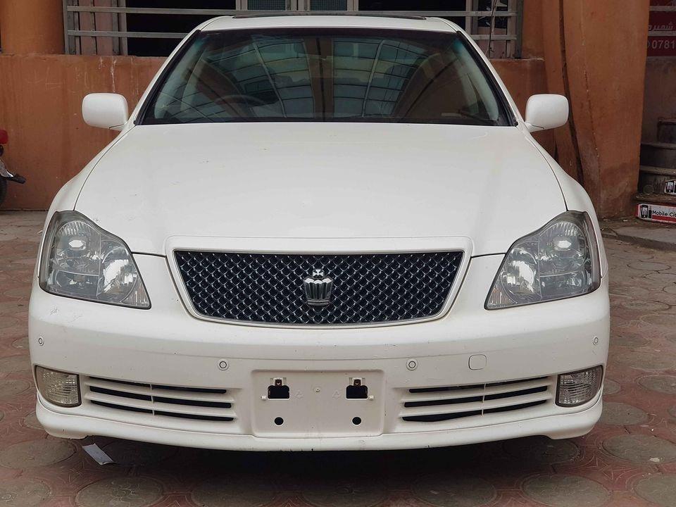 Toyota-Crown-Atlete
