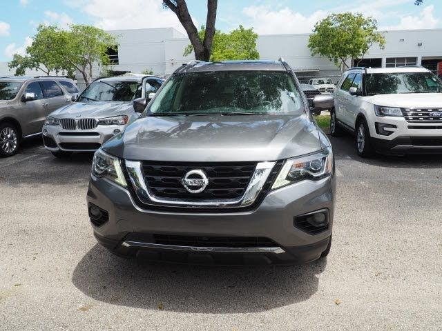 Used-2017-Nissan-Pathfinder-Platinum