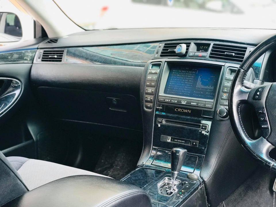 Toyota-Crown-Atlete