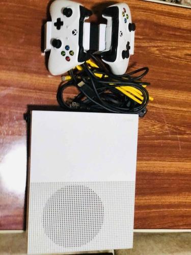 Xbox sامریکایی نو جدید کم استفاده شده با وسایاش فروشی کارتن