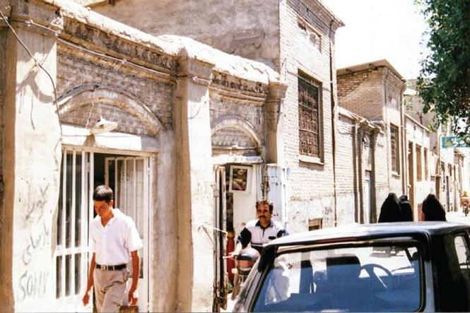 کوچه کباری دست راست خانه ششم