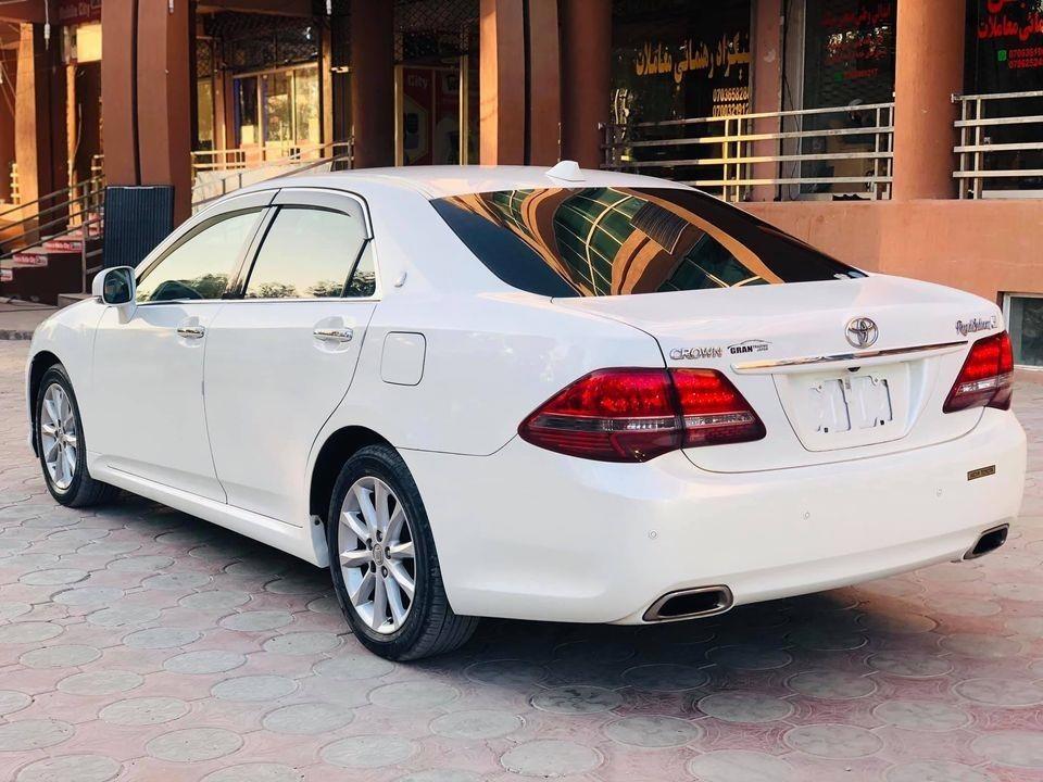 Crown-Royal-Saloon-G