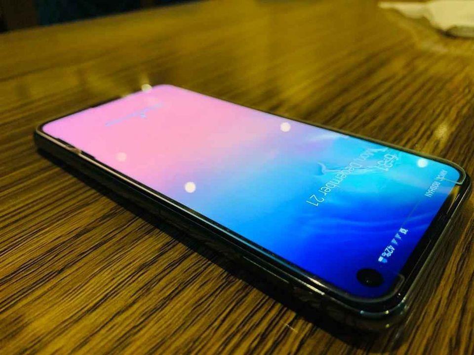 مبایل-Samsung-Galaxy-S10e