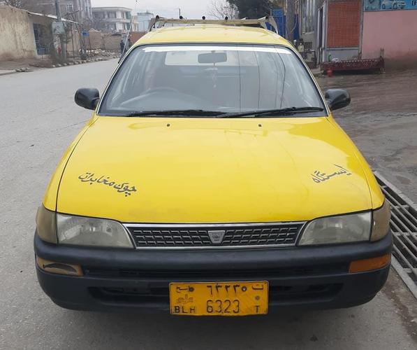 یک عراده موتر تاکسی نوع سراچه برای فروش.