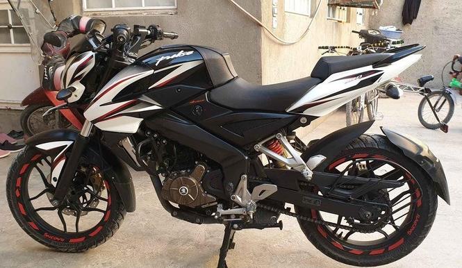 فروش موتور بجاج پالسNS200CC بسیار نو ثابت مدل2016کاربراتور م