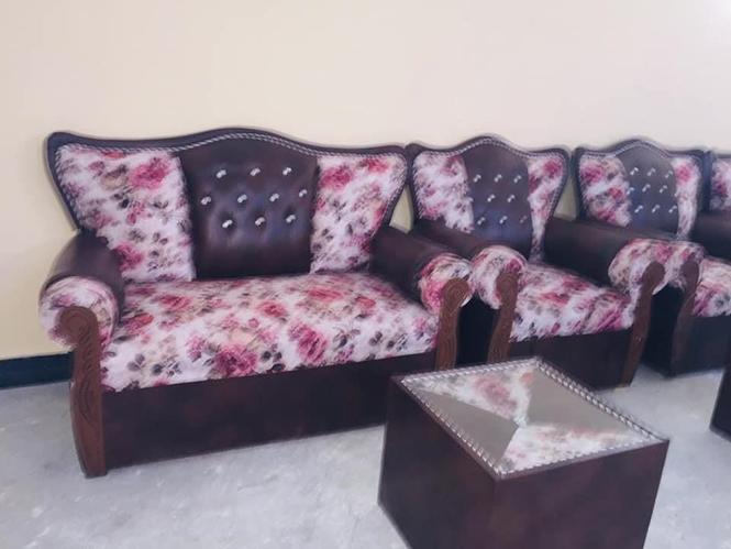 یک سیت کوچ ۷ نفره همراه سه میز