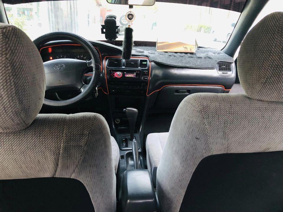 Toyota-Corolla-saloon-1995