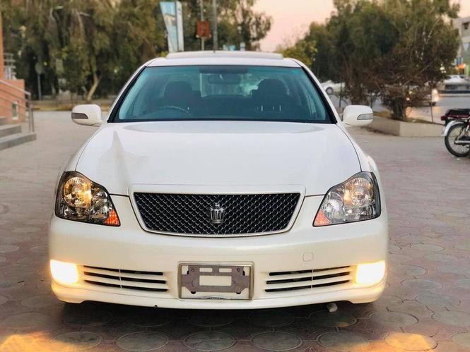 Toyota Crown Atlete