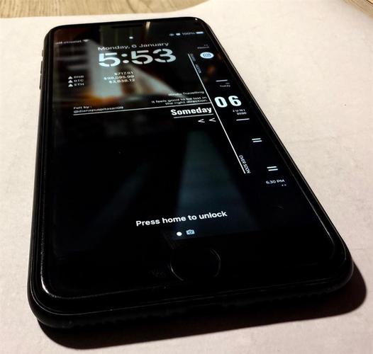 ایفون 8 پلس با رنگ سیاه⚫️ حافظه 256 GB کاملا سالم ✅