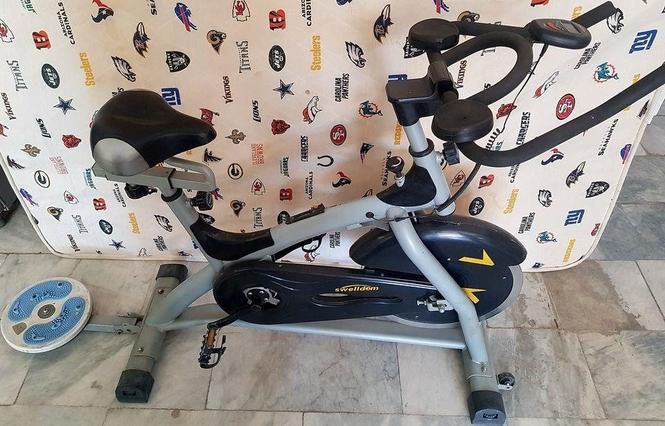 بایسکل ورزشی کاملا ثابت در حد نو 07297956000