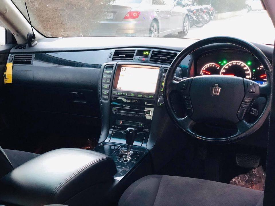 Toyota-Crown-Atlete