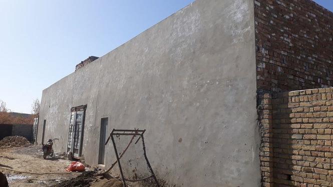 دوه کورونه بغل پر بغل، هر کور 5 خوني لري، هر کور په 200m² کي