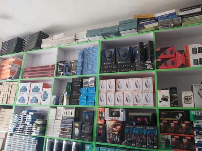 دکمپيوټر او مبايل اړوندسامان الات ډير ارزانه د لي
