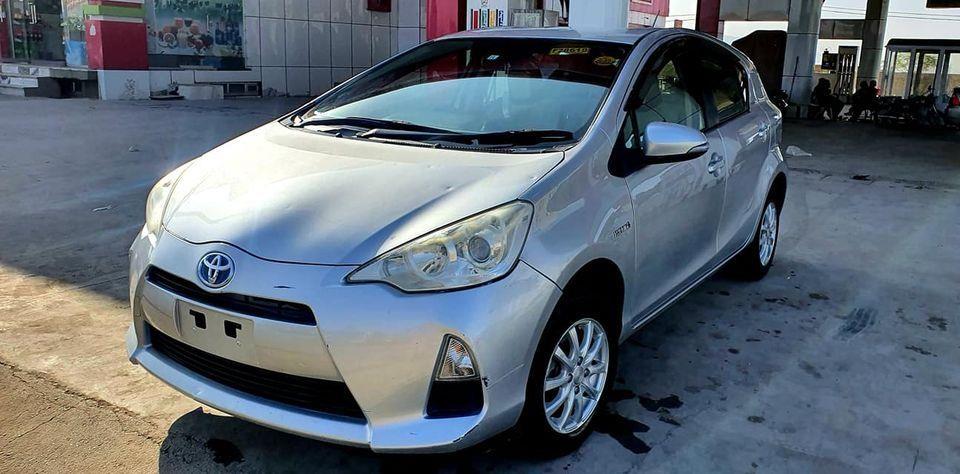 Type--Toyota-Aqua-Hybrid-2012-Silver