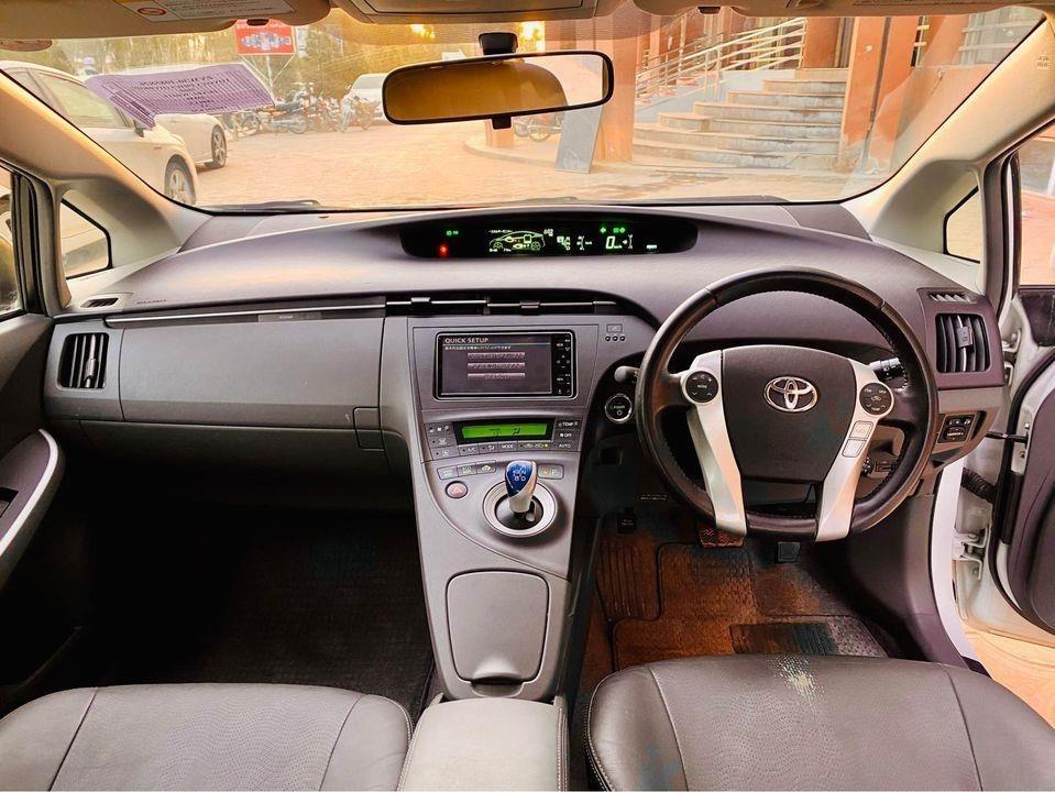 Prius-leader-seat