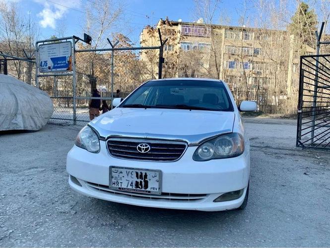 یک عراده موتر کرولایی مودل 2005 ce رنگ سفید بدون تکر و شاری