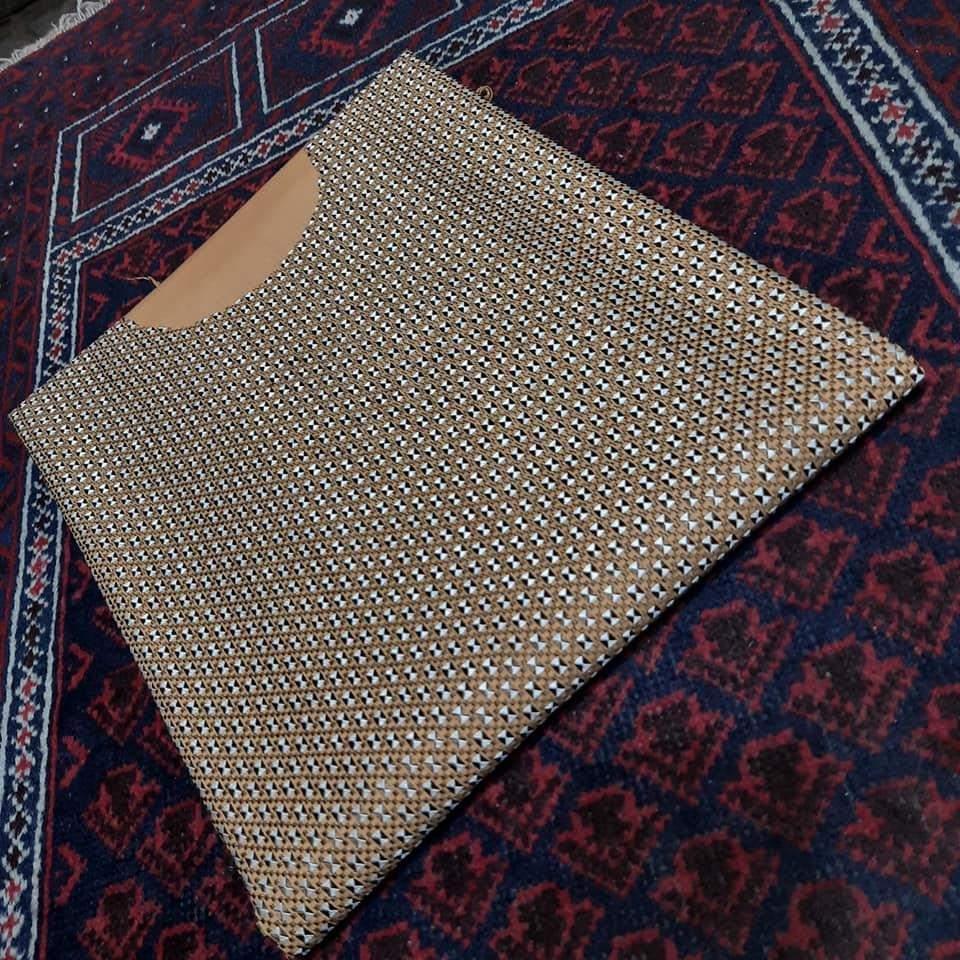 لاسی-چهار-کونجه-نوی-رنګ