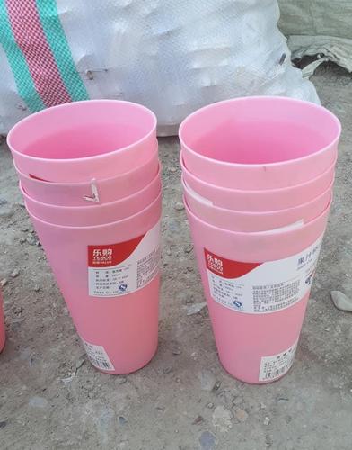 پلاستیکي ګيلاسونه