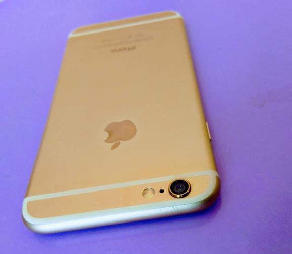 مدل iphone 6 Gold با 16 GB حافظه بسيار ثابت همه پرزه از خود