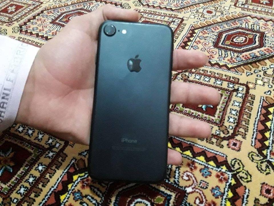 گوشی-آیفون-هفت-ساده