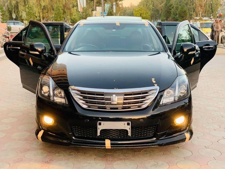 Toyota-Crown-Hybrid