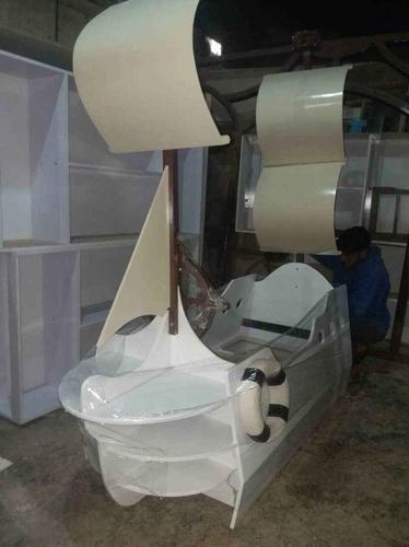 تخت خواب طفلانه بسیار انتیک و مقبول جور امد دارد خریدار محتر