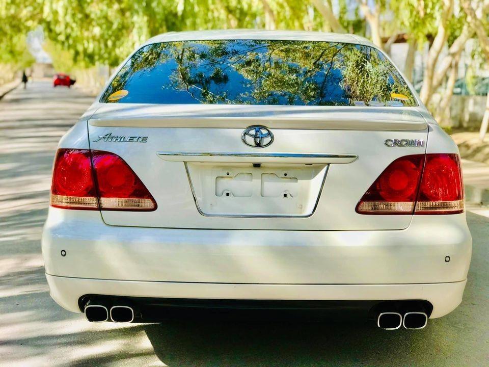 Toyota-Crown-Atlete