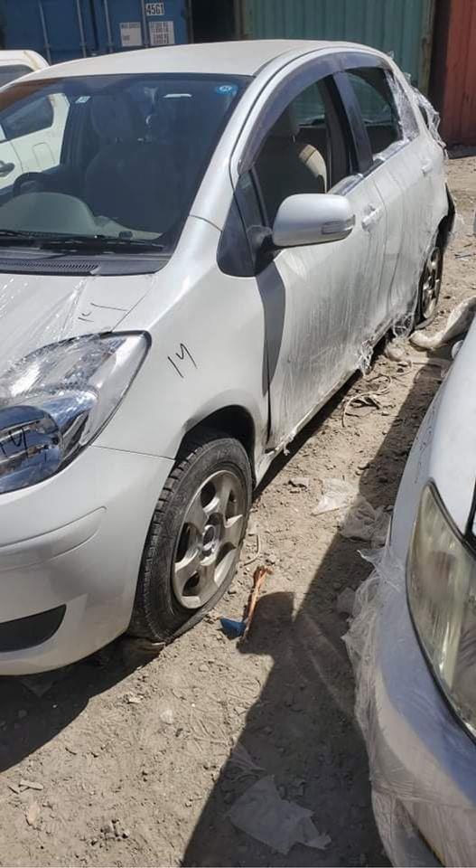 Vitz-2010-پوخ-0-موټر-نواریده-پل-ویټ-رنګ