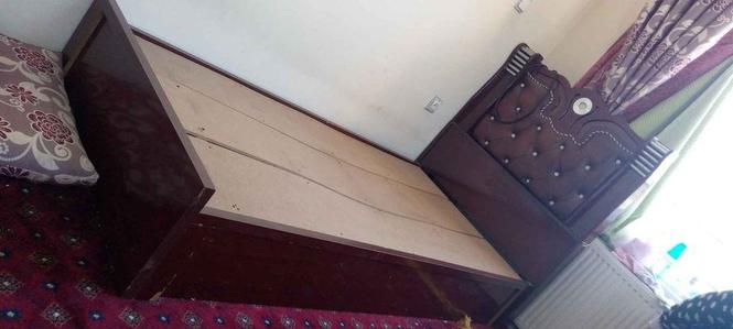 فروش عاجل تخت یک نفره کاملا جدید مکمل تخته لاسانی اول قیم