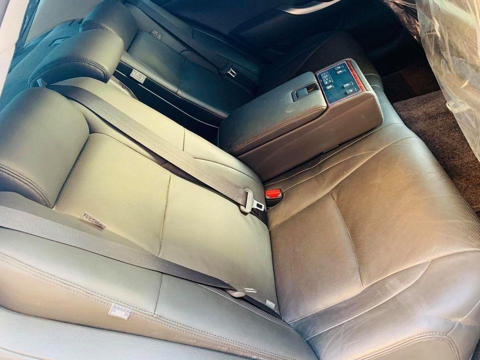 Toyota-Crown-Hybrid