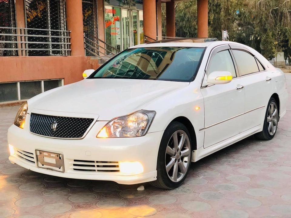 Toyota-Crown-Atlete