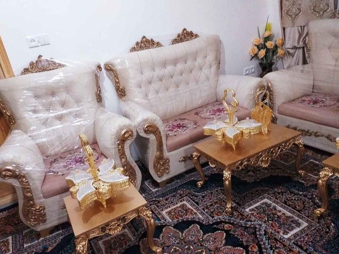 فروش یک ست مبل نیمه سلطنتی هفت نفره با سه دانه میز کامل نونو