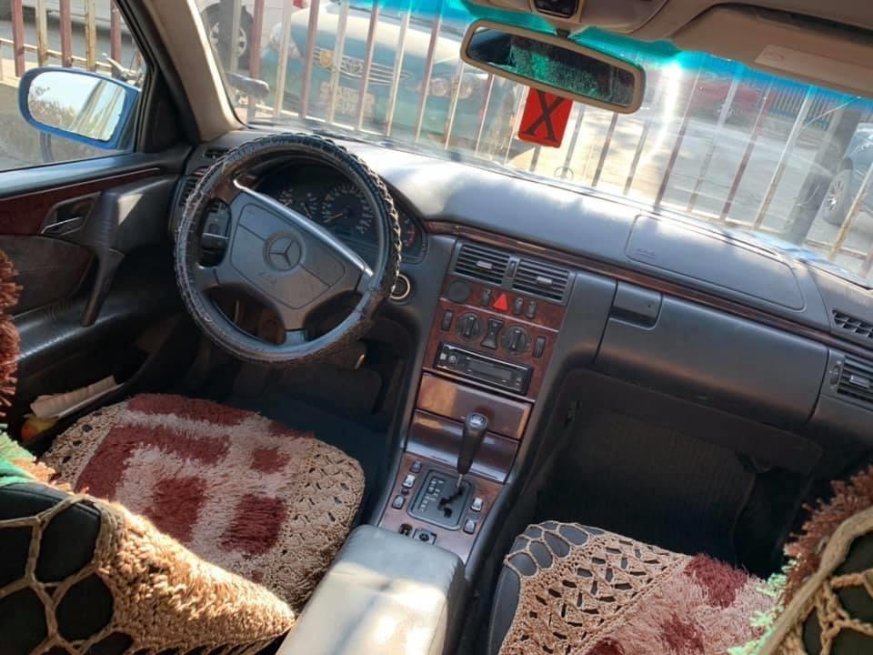 Mercedes-Benz-w210-e220