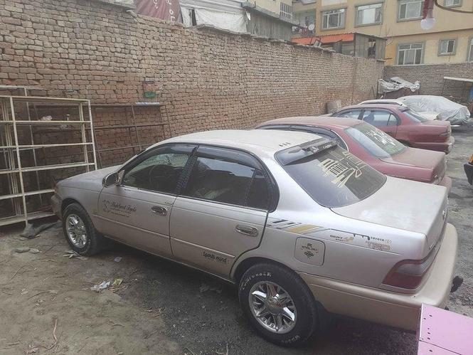 یک عراده کرولا کانادایی فروش عاجل