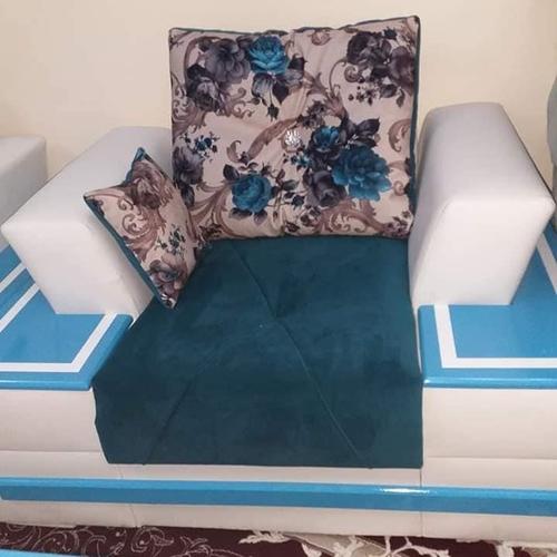 یک سیت کوچ 7 نفره همراه سه میز کامل جدید 0780633763