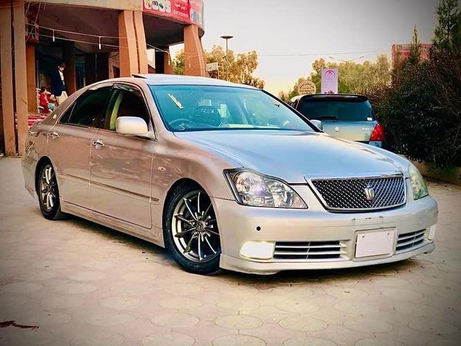 ناواريده اتليټ کرون